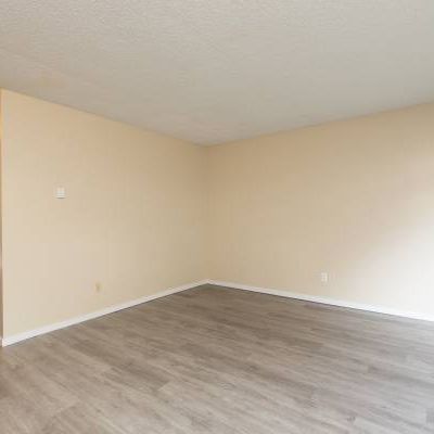 3 bedroom 2 bath half duplex - Photo 3