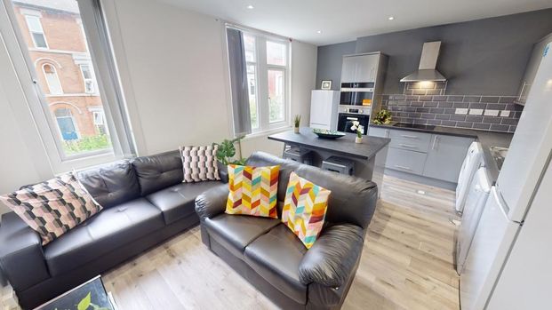 6 bedroom terraced house to rent - Photo 1