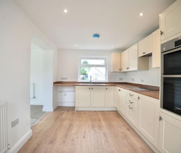 3 bedroom detached bungalow to rent - Photo 3