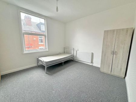 4 bedroom terraced house to rent - Photo 2