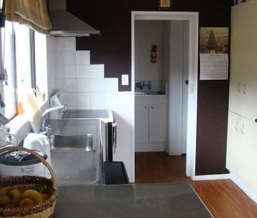 Spacious family home with lots of sun - Photo 6