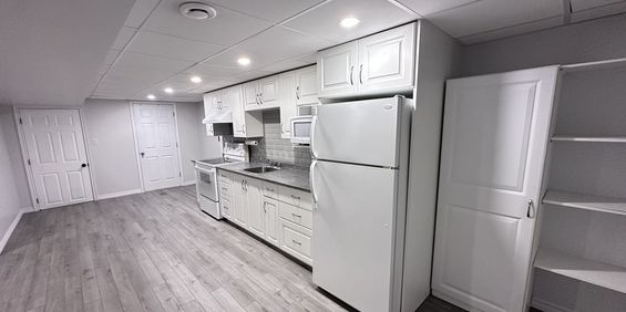 3½ à Louer –Tout Inclus-Stationnement - Photo 3