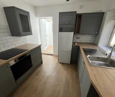 2 bedroom end of terrace house to rent - Photo 6