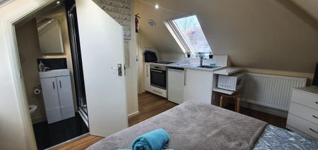 Studio to rent - Photo 2