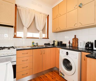 Well positioned, furnished & fresh! - Photo 4