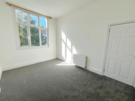 3 bedroom flat to rent - Photo 2