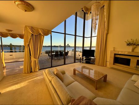 Luxury Four-Bedroom Riverfront Apartment - Fully Furnished - Photo 3