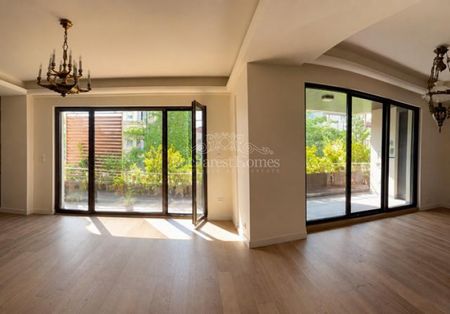 Exceptional Three Bedrooms Apartment, Kiseleff - Photo 2