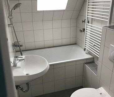 Schöne 2-Zimmer-Dachgeschosswohnung - Photo 1