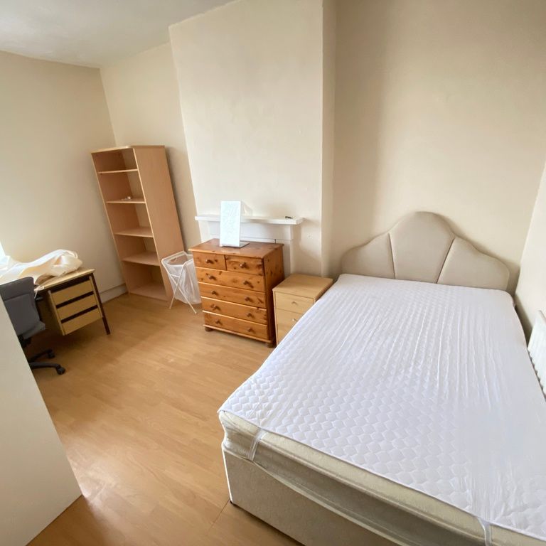 6 Bed Student Accommodation - Photo 1