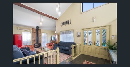 Spacious Split-Level Family Home - Photo 3