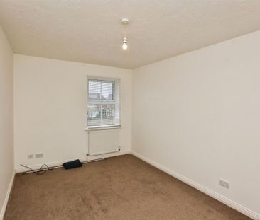 Carisbrooke Road, Gosport - Photo 2