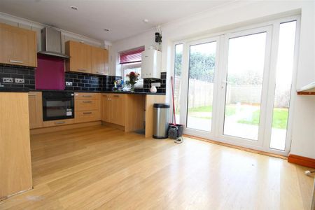 3 bedroom terraced house to rent - Photo 5