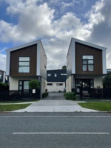 High Spec & Award Winning Home - Photo 3