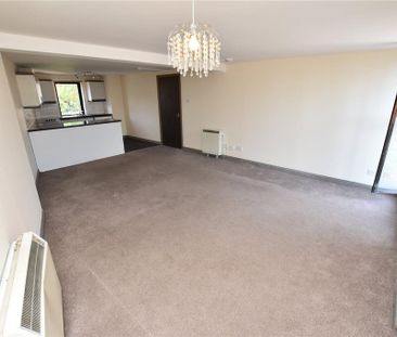 3 bedroom flat to rent - Photo 2