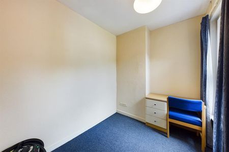 3 bedroom Flat To Let - Photo 5