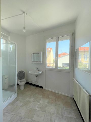 Location Appartement 3 pièces 74m² GUILHERAND GRANGES 07500 - Photo 5