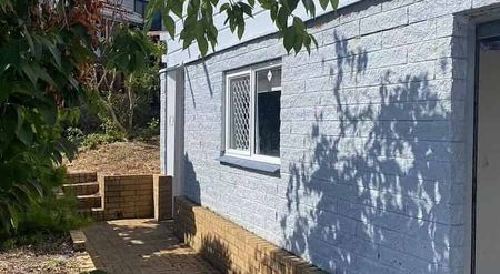 4 Bedroom House With Ample Parking Space - Photo 5