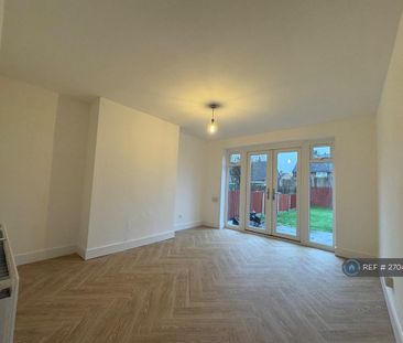 3 bedroom semi-detached house to rent - Photo 2