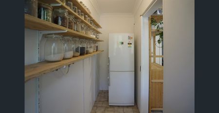 PERFECT SECURITY APARTMENT IN EXCELLENT CONDITION - Photo 2