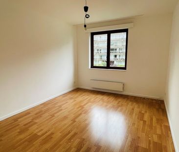 Ruim 2 slaapkamer appartement met kelder en autostaanplaats - Photo 5
