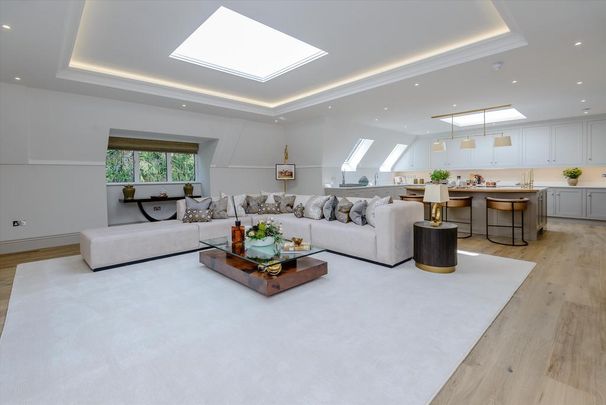 3 bedroom flat to rent - Photo 1