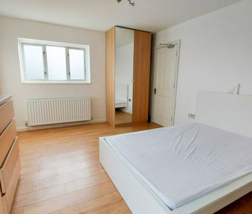 studio to rent Sandringham Road, Pilgrims Hatch, Brentwood, Essex, ... - Photo 4