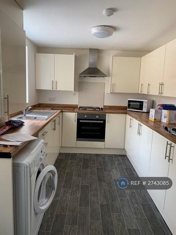 6 bedroom terraced house to rent - Photo 5