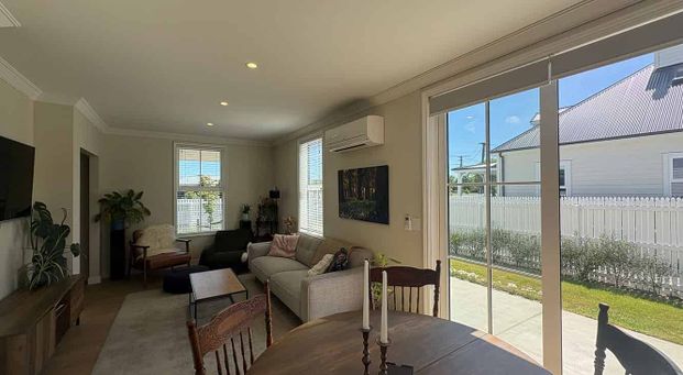 Sunny, Spacious & Super Handy - Photo 1