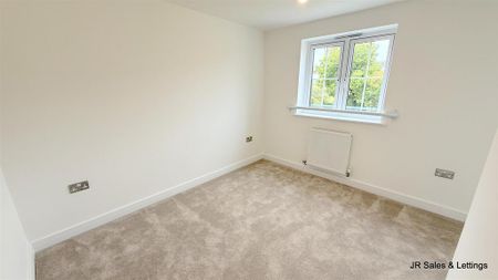 3 bedroom semi-detached house to rent - Photo 4