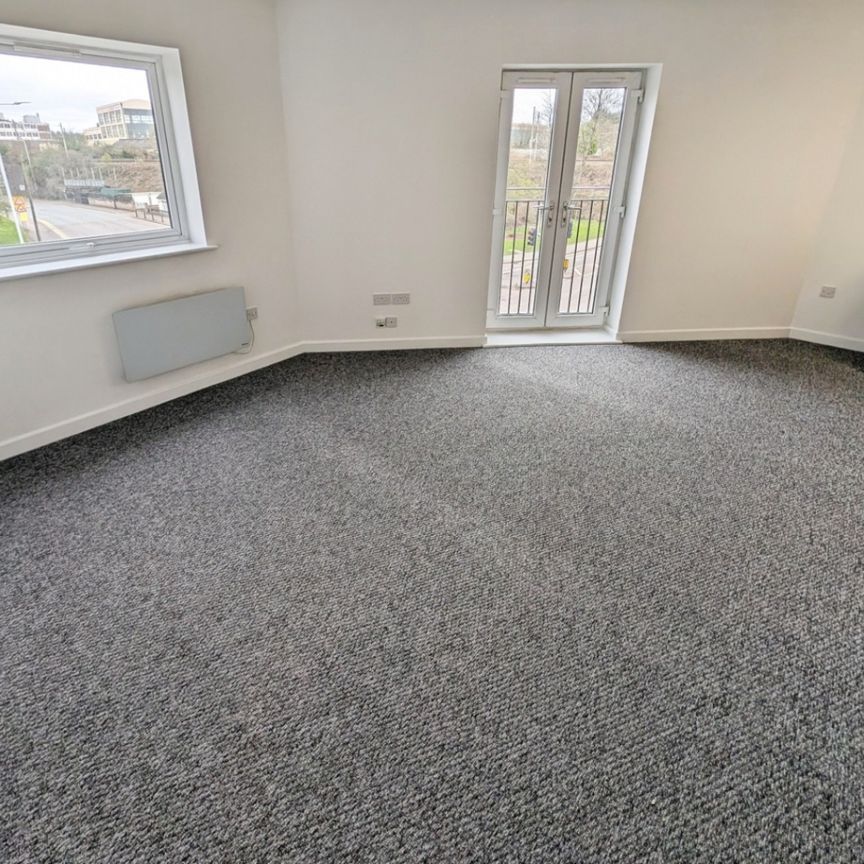 2 bedroom Flat To Let - Photo 1