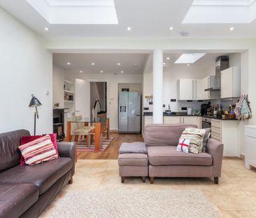 3 Bed Flat, Beauclerc Road, W6 - Photo 2