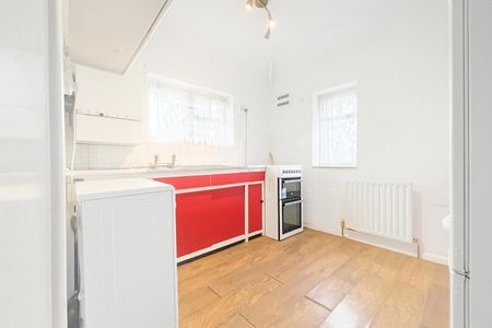 2 Bedroom Flat To Let - HP12 - Photo 4
