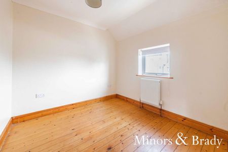 3 bedroom semi-detached house to rent - Photo 5