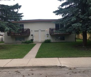 5 3922 45 Street - Photo 1