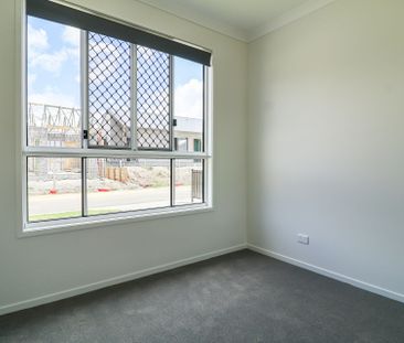 MODERN, STYLISH, AND READY TO ENJOY - WELCOME HOME TO 27 QUEST LANE! - Photo 3