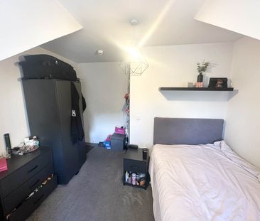Station Terrace (room 6), Bramley, Leeds - Photo 4