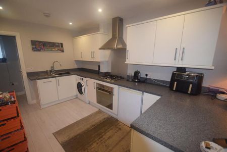 2 bedroom terraced house to rent - Photo 4