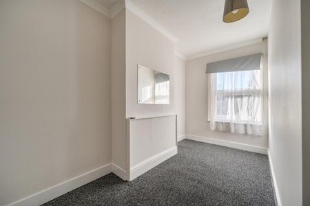 4 bedroom terraced house to rent - Photo 3