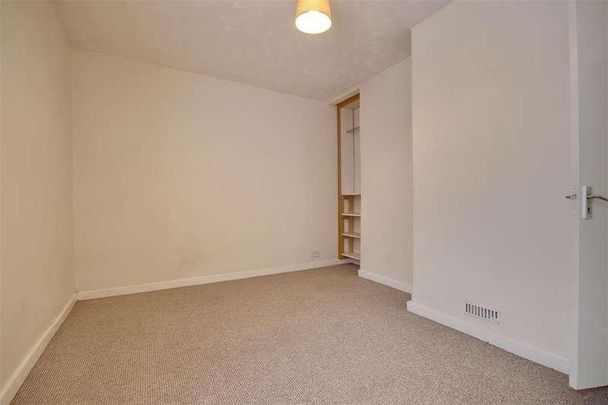 Essex Road, Southsea, PO4 - Photo 1