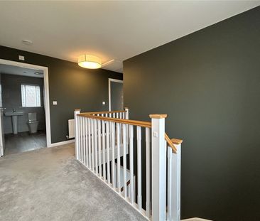 Elizabeth Close, Wellington, Somerset, TA21 - Photo 2