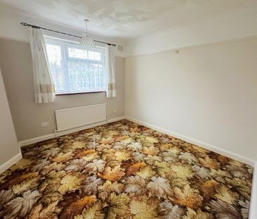 3 bedroom semi-detached bungalow to rent - Photo 4