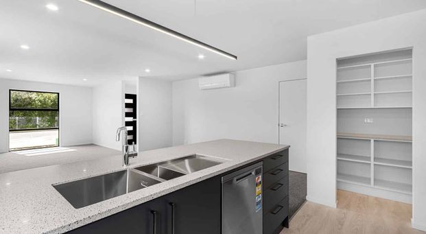 Near New in Kennedy's Green! - Photo 1