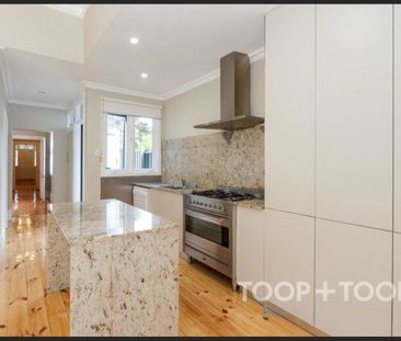 Beautiful cottage in the heart of leafy Norwood! - Photo 2