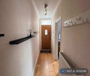 2 bedroom end of terrace house to rent - Photo 2