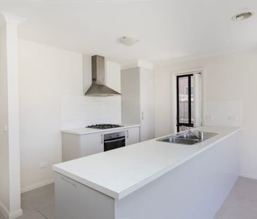 SPACIOUS 4 BEDROOM HOME IN PERFECT LOCATION - Photo 6