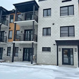 Spacieux Logement 5 1/2 A Louez - Photo 3