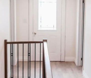 For Lease - 118 Mulcaster Street Unit# Upper, Barrie, Ontario - Photo 2