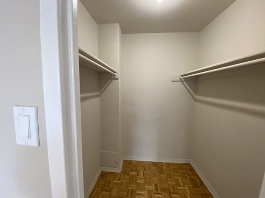 Jane Oak Apartments - Photo 1