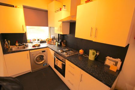 4 Bed - 5A Chestnut Avenue, Hyde Park, Leeds - LS6 1AZ - Student - Photo 4